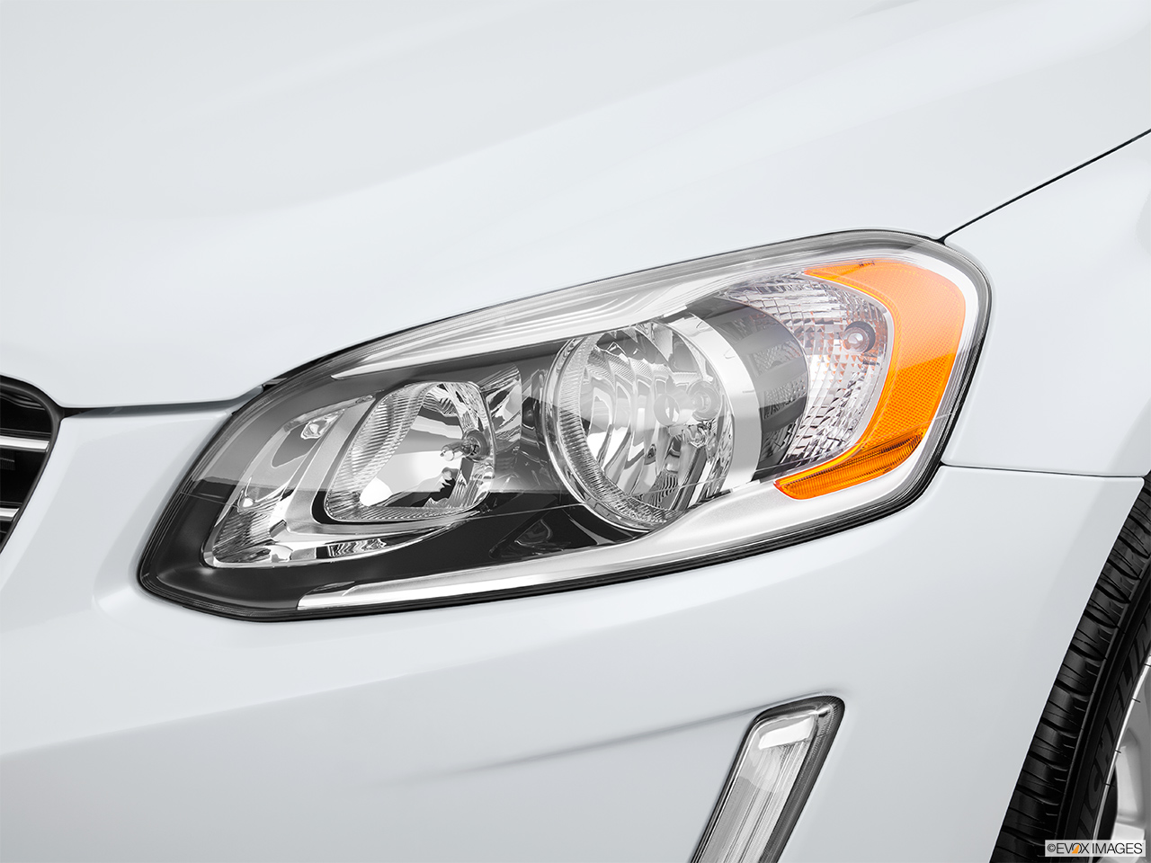 2015 Volvo XC60 Premier Drivers Side Headlight. 