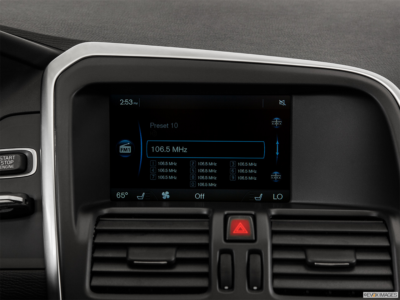 2015 Volvo XC60 Premier Closeup of radio head unit 