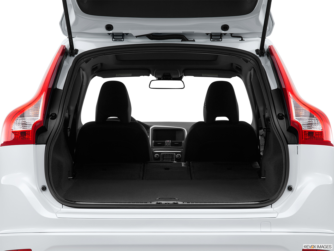 2015 Volvo XC60 Premier Hatchback & SUV rear angle. 