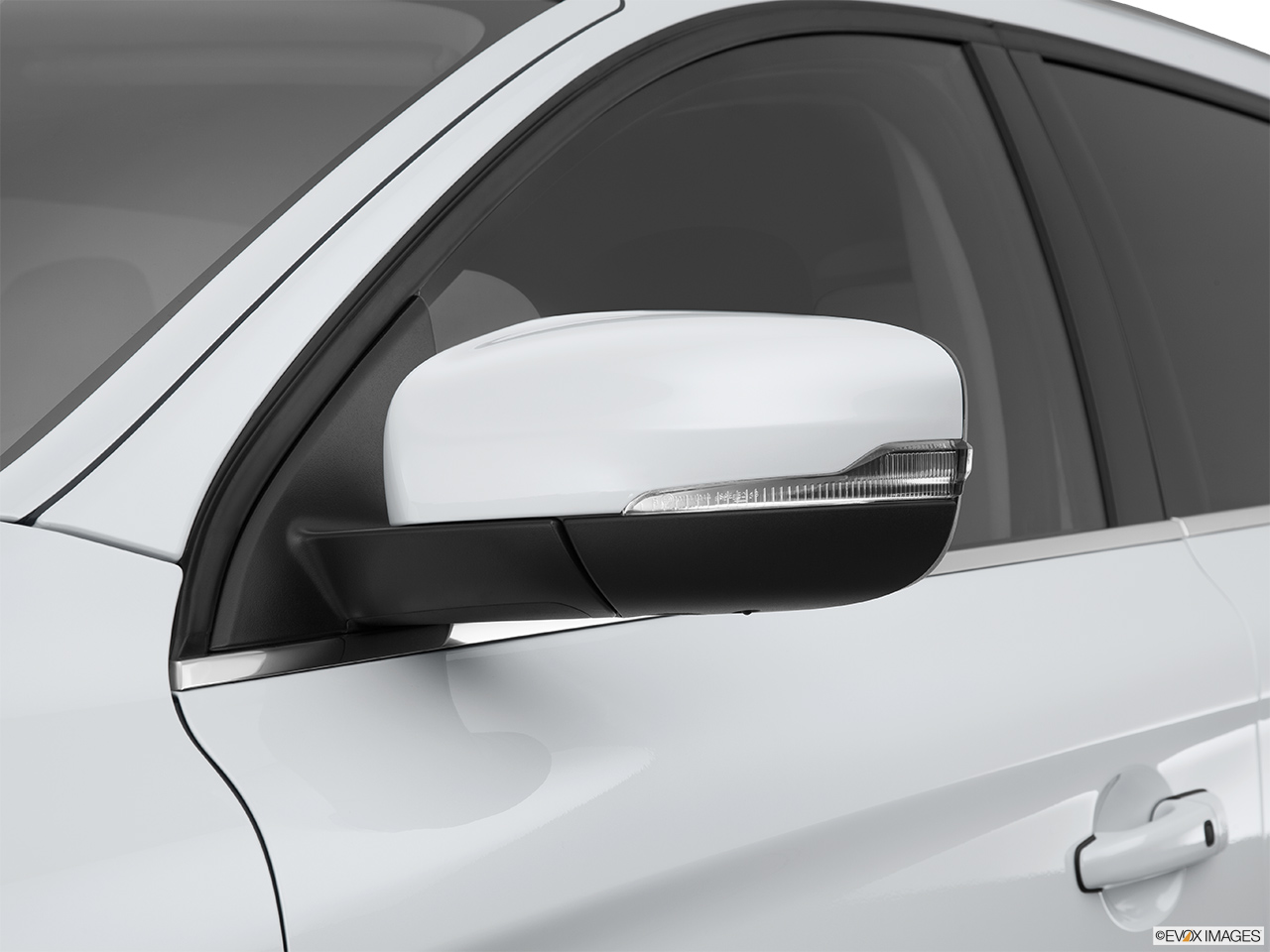 2015 Volvo XC60 Premier Driver's side mirror, 3_4 rear 
