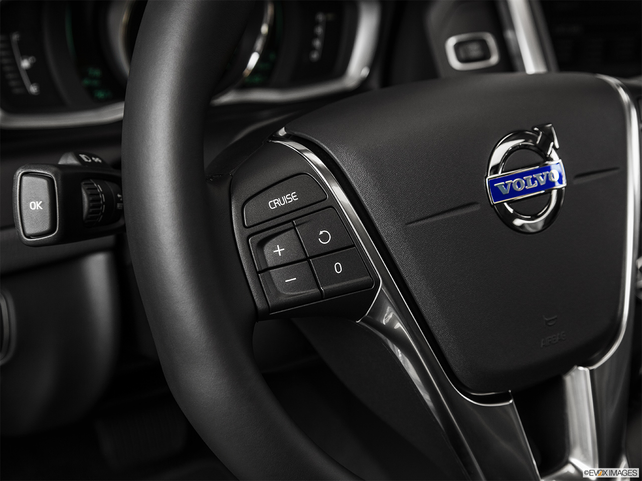 2015 Volvo XC60 Premier Steering Wheel Controls (Left Side) 