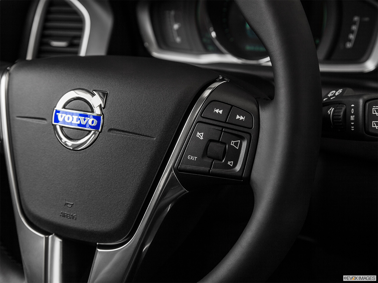 2015 Volvo XC60 Premier Steering Wheel Controls (Right Side) 