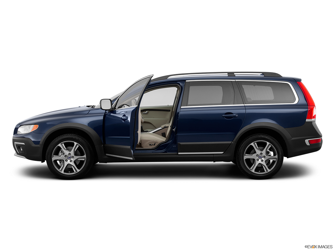 2015 Volvo XC70 Premier Plus Driver's side profile with drivers side door open. 