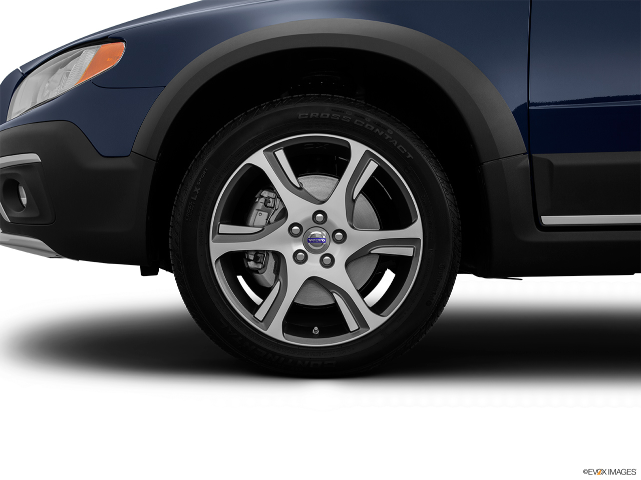 2015 Volvo XC70 Premier Plus Front Drivers side wheel at profile. 