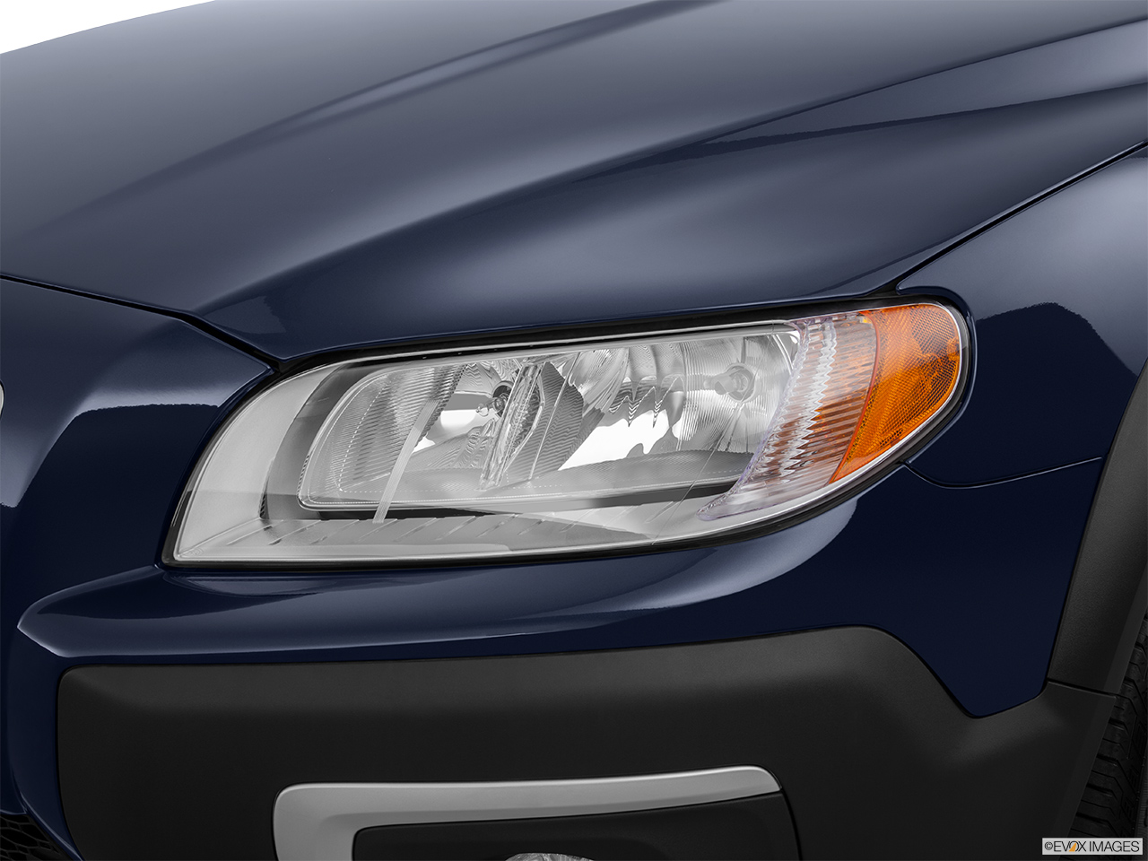 2015 Volvo XC70 Premier Plus Drivers Side Headlight. 