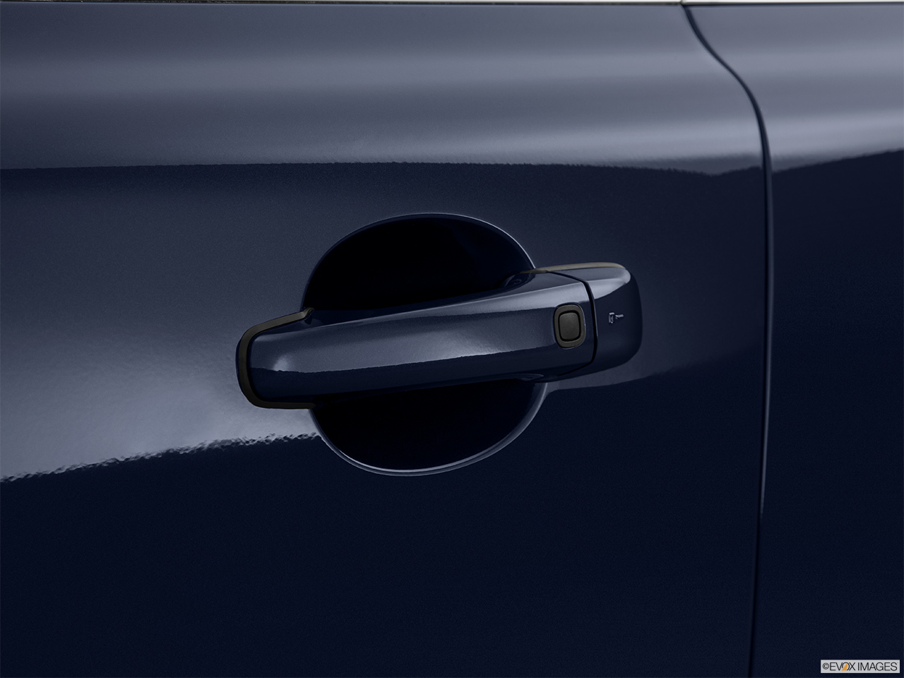 2015 Volvo XC70 Premier Plus Drivers Side Door handle. 