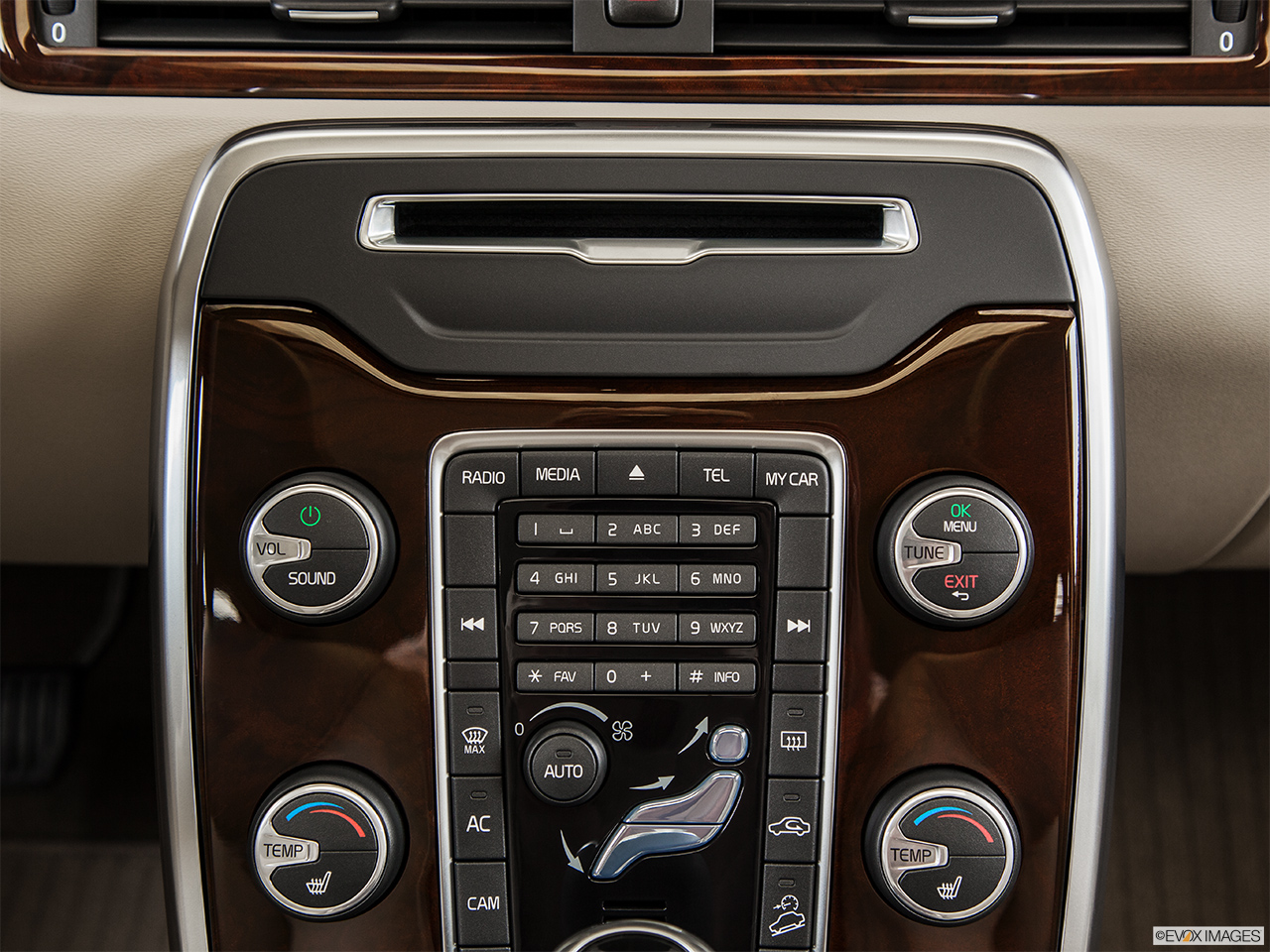 2015 Volvo XC70 Premier Plus Interior Bonus Shots (no set spec) 