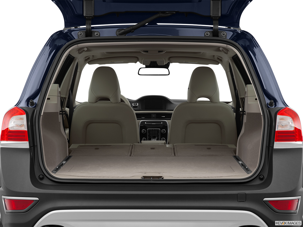 2015 Volvo XC70 Premier Plus Hatchback & SUV rear angle. 