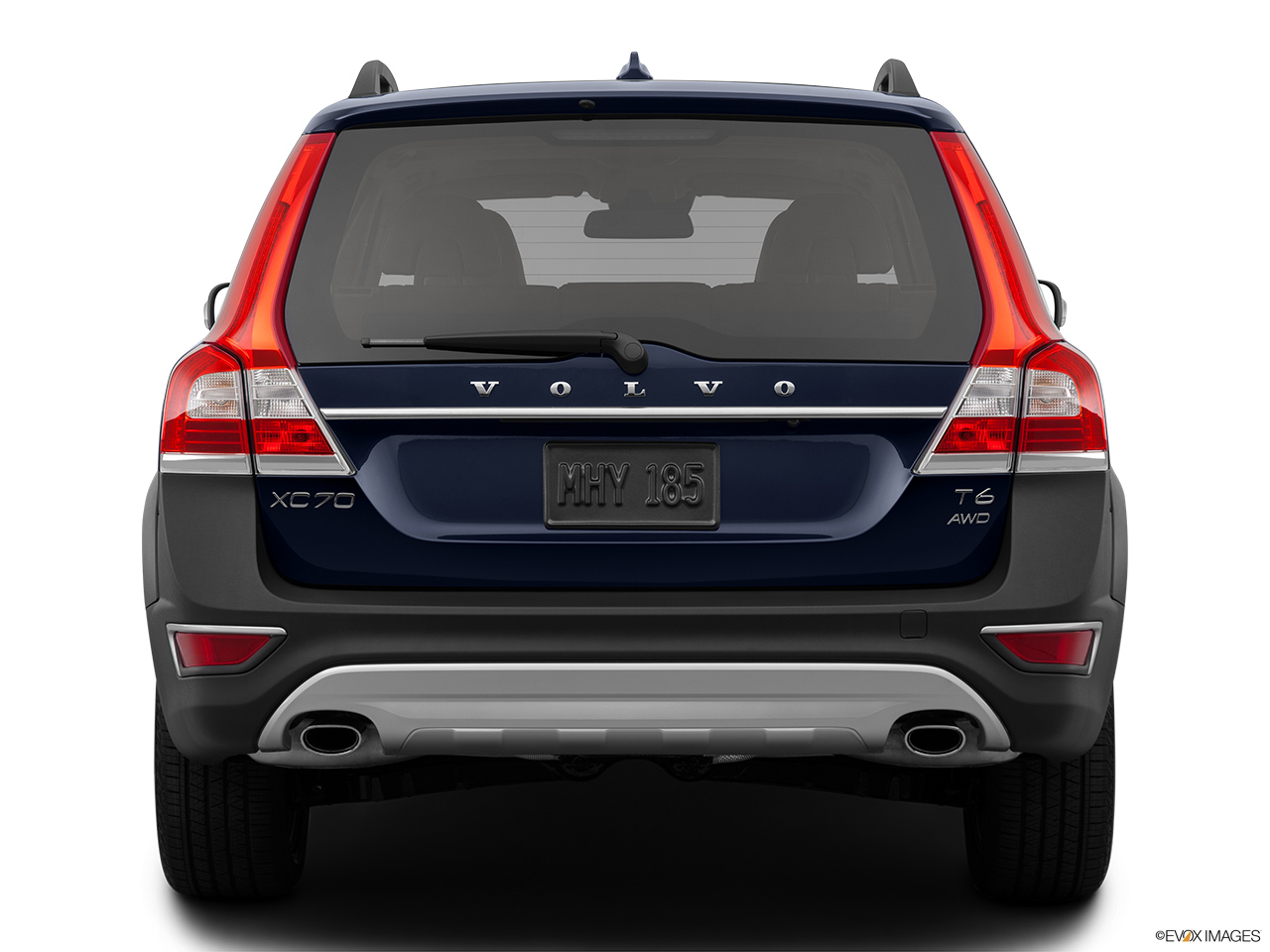 2015 Volvo XC70 Premier Plus Low/wide rear. 
