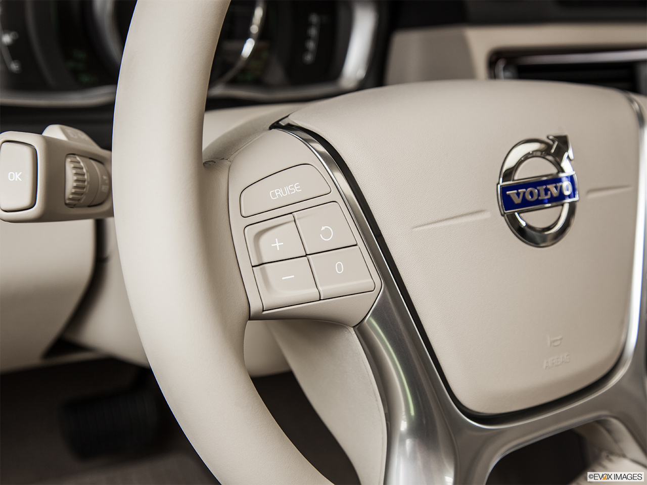 2015 Volvo XC70 Premier Plus Steering Wheel Controls (Left Side) 