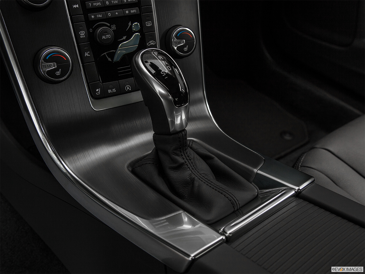 2015 Volvo S60 Premier Gear shifter/center console. 