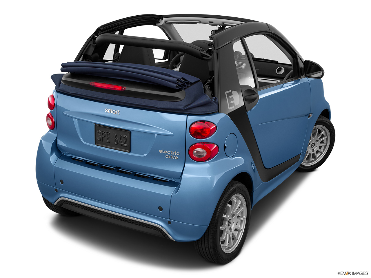2014 Smart Fortwo Electric Drive Base Rear 3/4 angle view. 