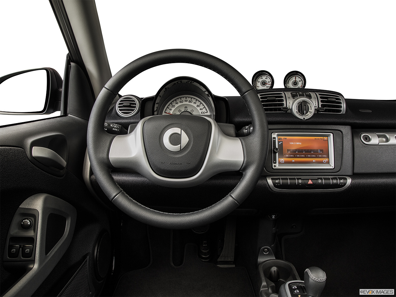 2014 Smart Fortwo Electric Drive Base Steering wheel/Center Console. 