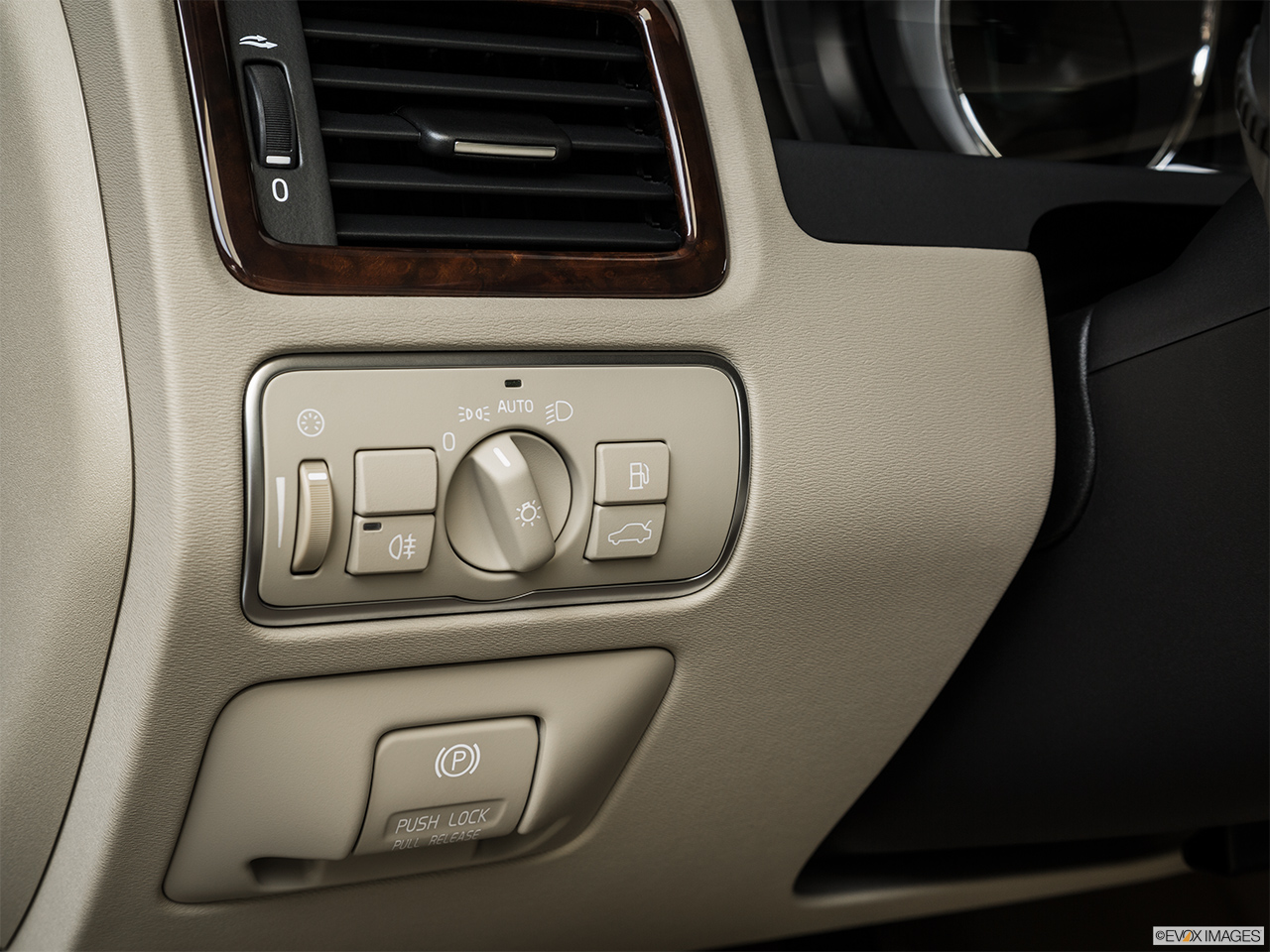 2015 Volvo S80 T5 Drive-E FWD Gas cap release. 