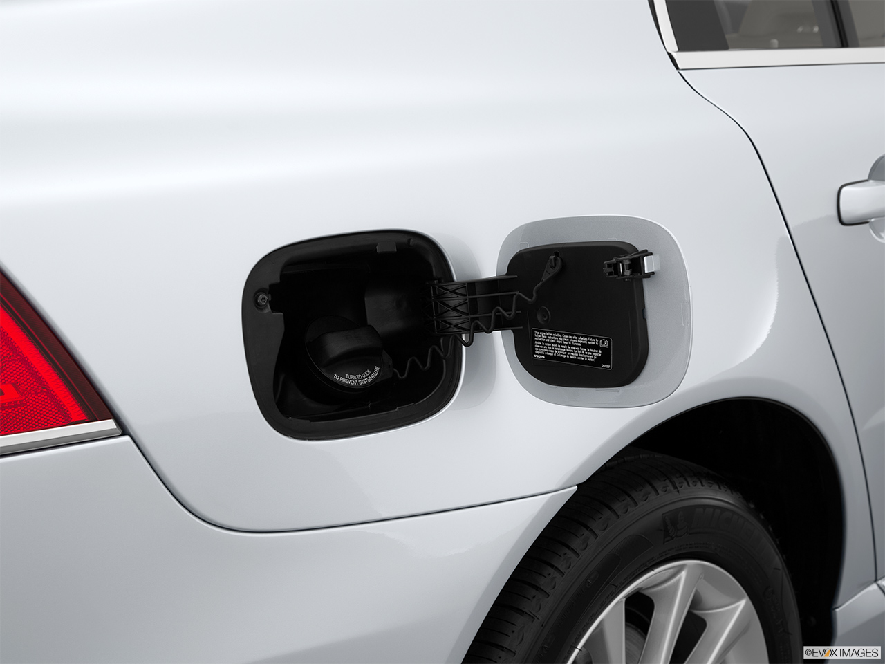 2015 Volvo S80 T5 Drive-E FWD Gas cap open. 