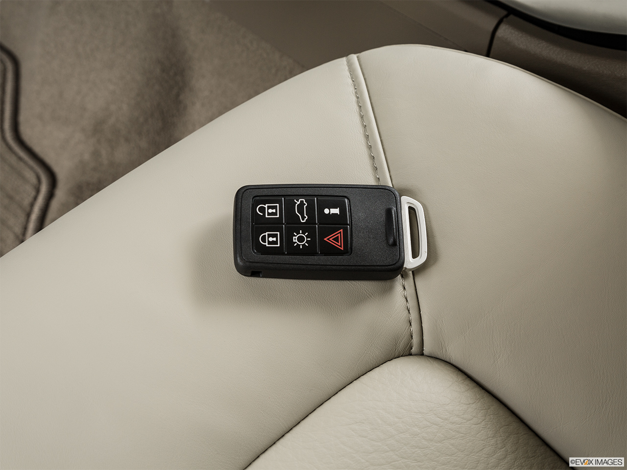 2015 Volvo S80 T5 Drive-E FWD Key fob on driver's seat. 