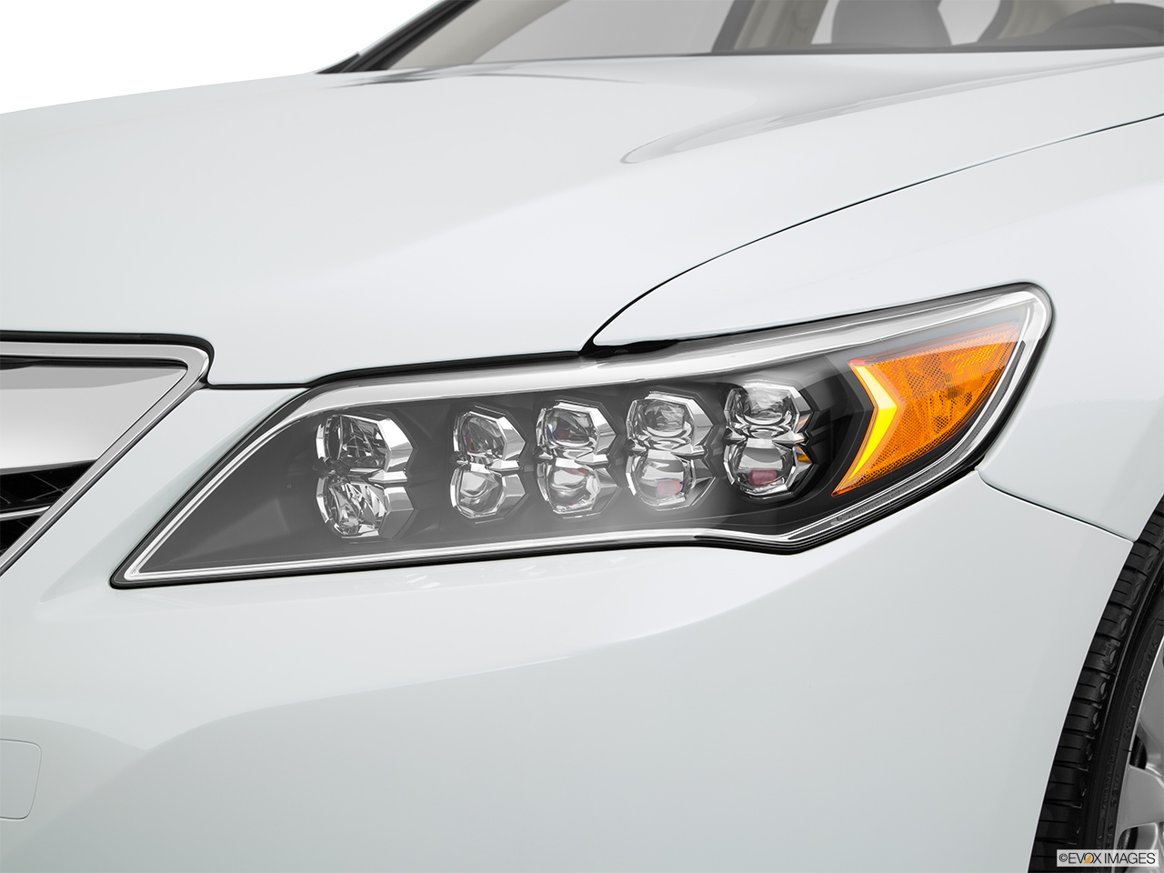 2015 Acura RLX Base Drivers Side Headlight. 