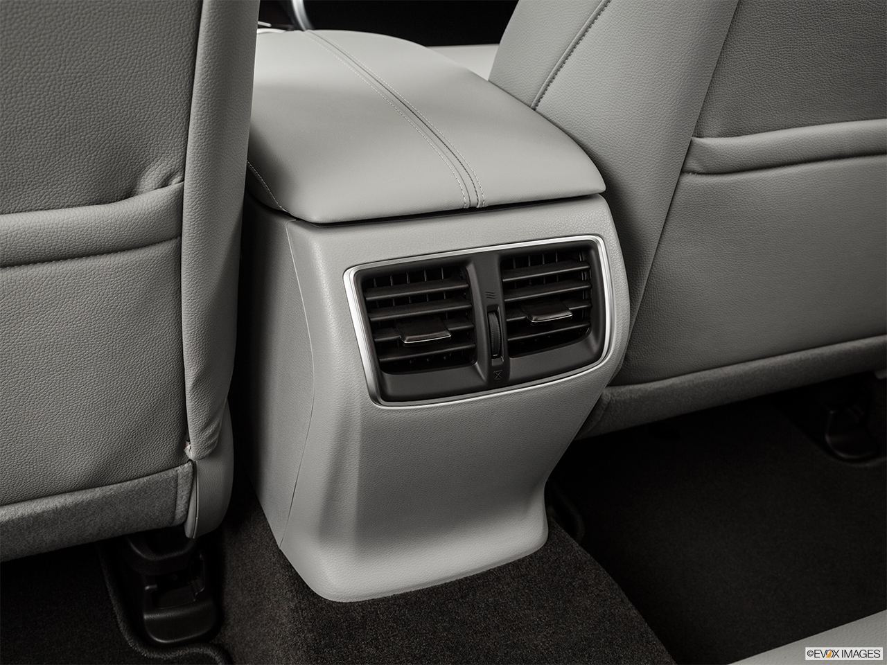 2016 Acura TLX 3.5 V-6 9-AT P-AWS Rear A/C controls. 