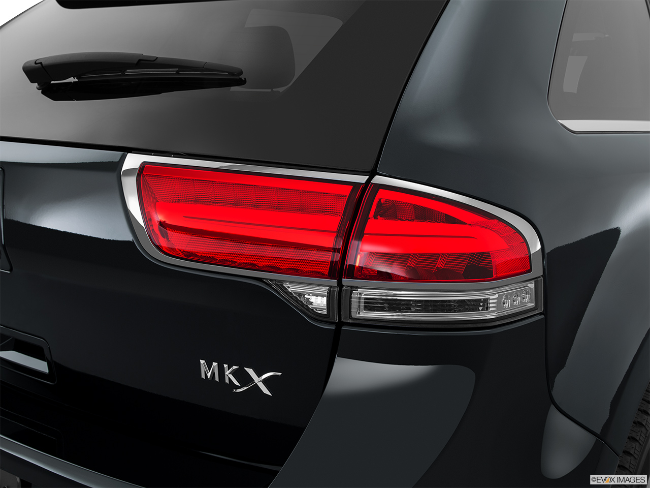 2015 Lincoln MKX FWD Passenger Side Taillight. 