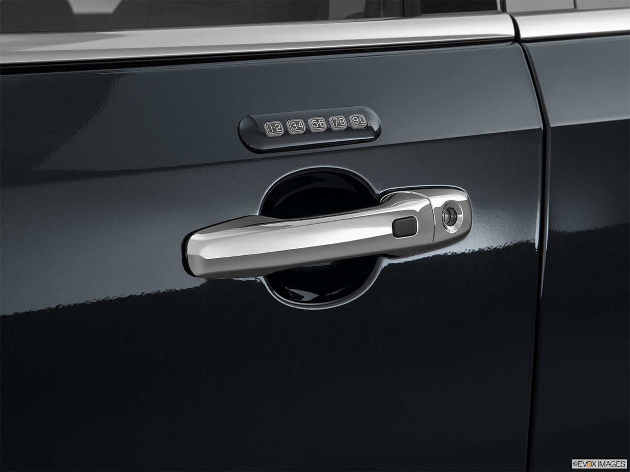 2015 Lincoln MKX FWD Drivers Side Door handle. 