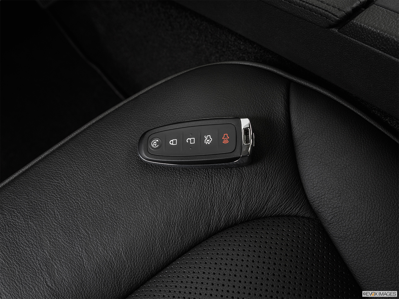 2015 Lincoln MKX FWD Key fob on driver's seat. 